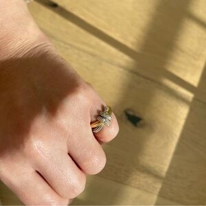 Elegant solid 18k Gold Women's Ring